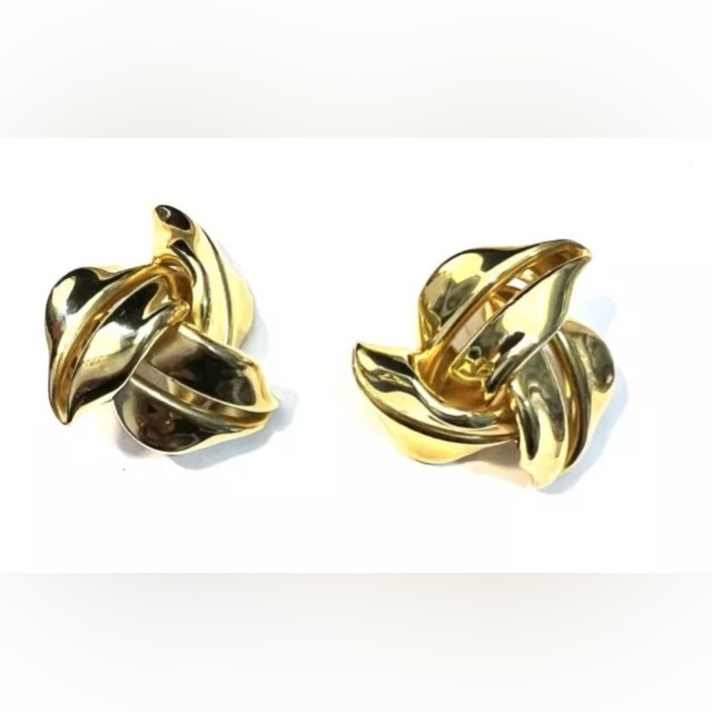Vintage Gold Tone Clip On Earrings Leaf/Floral/Twist Design